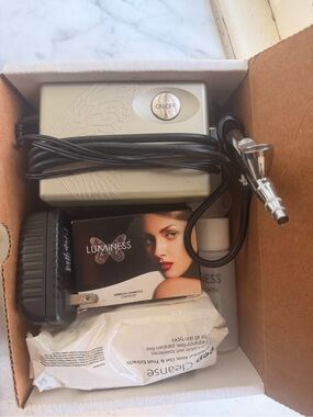 Luminess Airbrush Makeup Starter Kit - Beige and Black